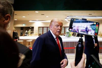 Vi har ham nå - la bourse, c'est moi