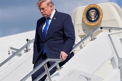 Trump holder tilbake angrep mot Iran – antyder forhandlinger