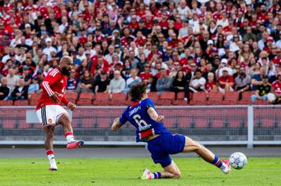 Tielemans-debut da to United-spillere måtte av med skade