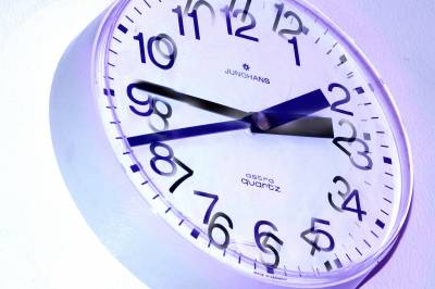 Natt til søndag skal klokke stilles