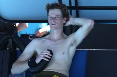 Ekstrem varme stoppet Sinner i Australia