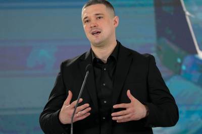 Gateprotester i flere byer etter ukrainske regjeringsendringer