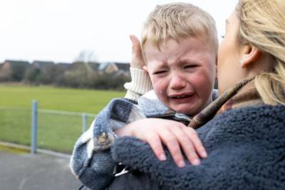 Derfor bør du ikke si «det går bra» når barnet er lei seg