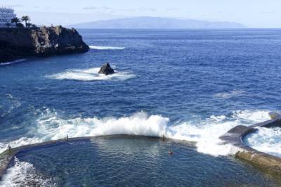 Flere døde etter å ha blitt tatt av bølger på Tenerife