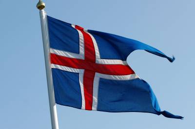 Nå varsler hun folkeavstemning om EU