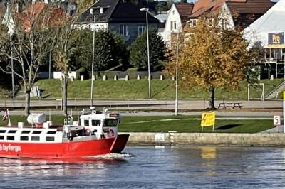 Kaptein sovnet, ferge på land