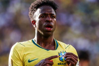 I fleire år nekta brasilianarar å bruke si eiga ikoniske drakt