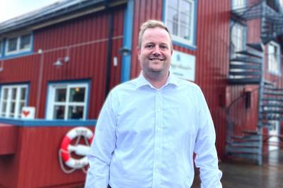 Var alene hjemme på julaften – nå åpner han dørene for andre