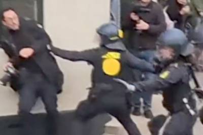 København: Blir slått med batong