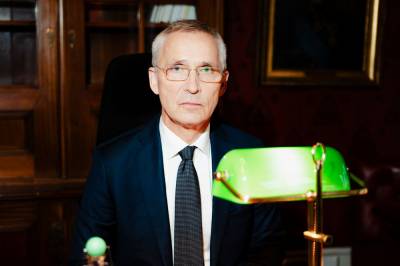 Jens Stoltenberg om statsbudsjettet: – Det blinker tre varsellamper mot oss nå