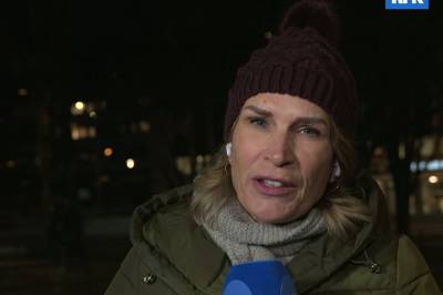 Reporteren merker den ubehagelige luften på direkten: – Det lukter bål her