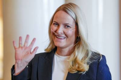 Mette-Marit tilbake på jobb: – Kanskje er dette den nye normalen