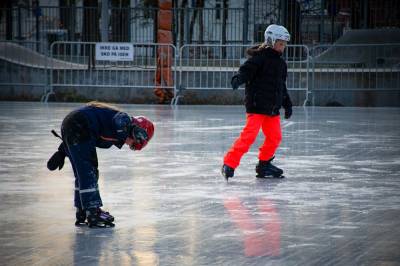 Leker seg på glattisen