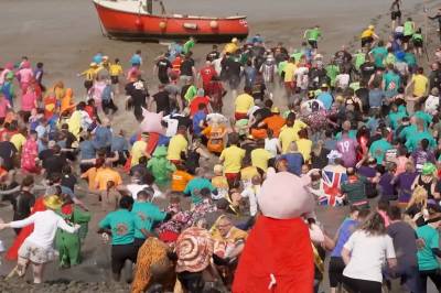 Elleville scener: Kaster seg ut i gjørma