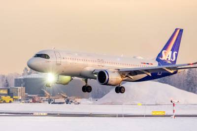 SAS-fly havnet i gresset etter at det tok av fra feil bane