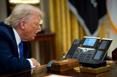 Dette skjedde på innsiden av Det hvite hus da Trump tok på seg rollen som fotballdommer