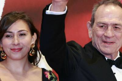 NÅ: Bryter tausheten etter tragedien