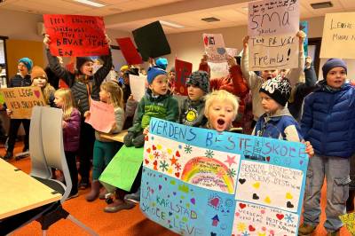 Elever protesterte mot skolenedleggelse