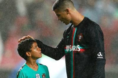 15 år gamle Cristiano Ronaldo Jr. trener med Real Madrid i dag, en 