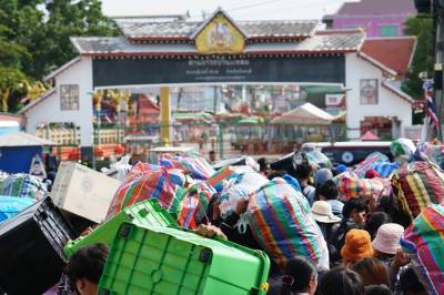 Tusenvis flykter fra grensen mellom Thailand og Kambodsja: Thailand slår til mot Kambodsja og Trumps våpenhvile kollapser