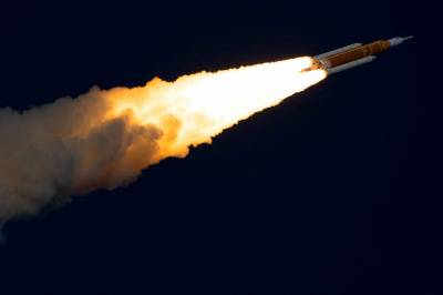 Se ferden mot månen direkte