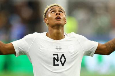- Jeg vet at hun ser på meg fra himmelen