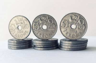 Kronen styrkes mot dollar og euro