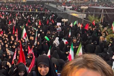 – Hvorfor er du i Iran? Hvor lenge er du her?