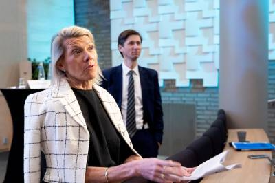 DNB må i retten om eks-ansattes sluttdato og «ulovlig innsyn i epost»