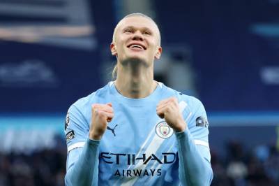 Haaland med gave til Hareides barnebarn