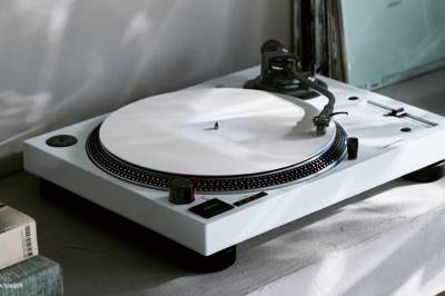 Audio-Technica presenterer den hvite modellen AT-LP120XBT-USB platespiller