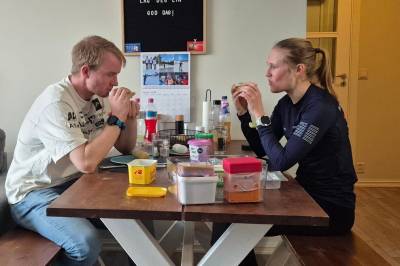 Trøbbel for superparet – fikk påvist soppinfeksjon i halsen