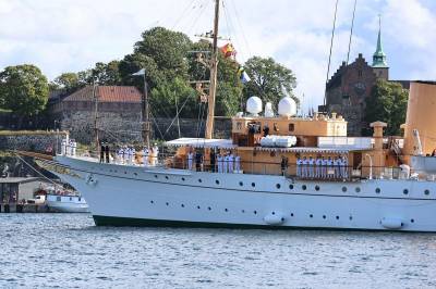 Danske kongeskipet legger til ved Rådhuset
