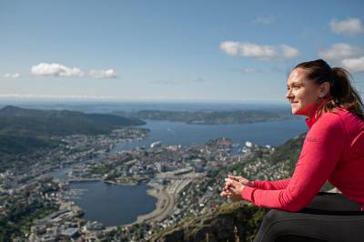 Hun løp for livet på bryllupsreisen i Afrika. Nå er hun Bergens nye reiselivsdirektør.