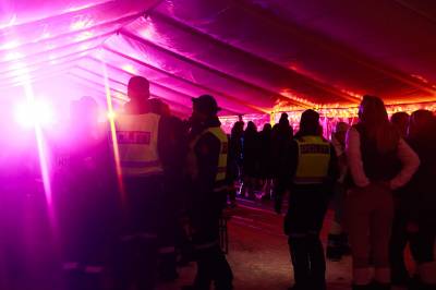 Så kaldt at toaletta fraus, men russen festa vidare