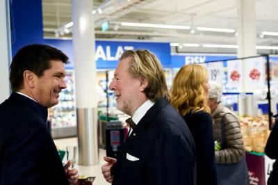 Reitan tapte apotek-budkamp