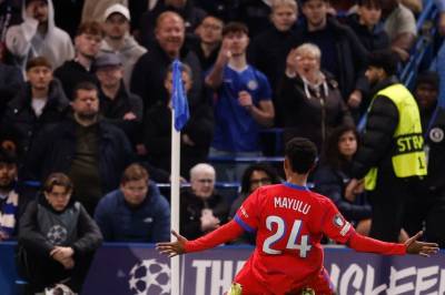 Oppgitte Chelsea-supportere forlot stadion