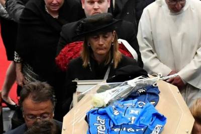 Sluttet å se på etter sønnens død. Da han slo på radioen, trillet tårene