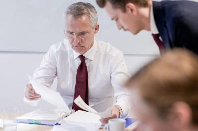 Se hele sendingen: Stoltenberg presenterer regjeringens forslag til revidert nasjonalbudsjett