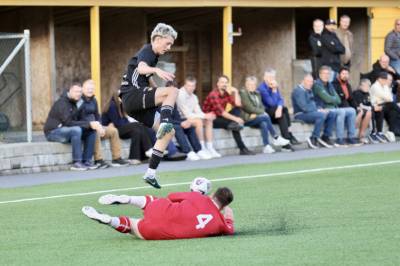 Håper på grønt kunstgress tirsdag 3. mars