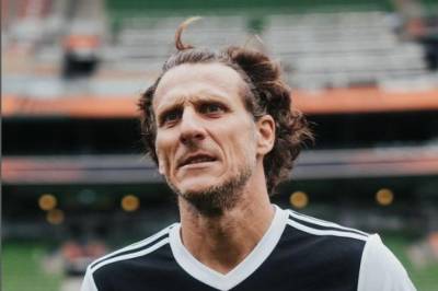 Gir Manchester Uniteds kulthelt Diego Forlan  «drømmejobben»