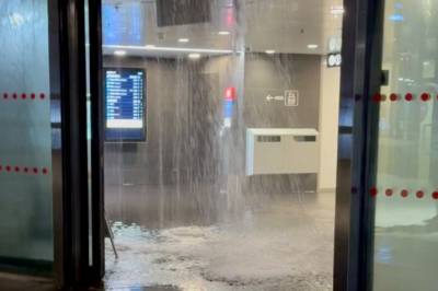 Stor vannlekkasje på Nydalen T-banestasjon