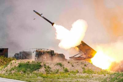 Sør-Korea treffer blink med flere hundre missiler