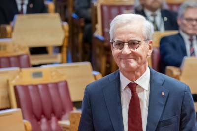 På sju måneder har Støre snudd. «Mageplask» da Solberg prøvde, mener forsker.