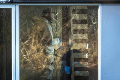 Avdød mann påført stikkskader – siktet nekter straffskyld