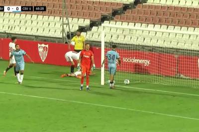 Peque Fernandez setter 1-0 mot AD Ceuta FC