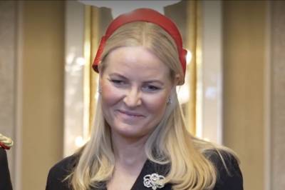 Her får Mette-Marit overraskelsen
