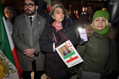 Får ikke tak i familien i Iran: – Vi ringer, men ingen svarer