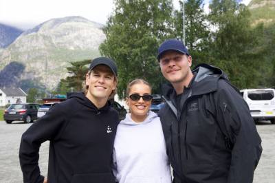 Norseman: Klæbo på plass for å heie på sin forlovede