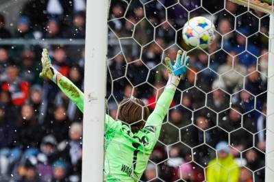 «To desperate gigantar» i snøkamp – og ei perle av ei scoring